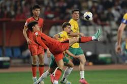 AYX官方直播-紧张比赛！球队团结一心奋力作战