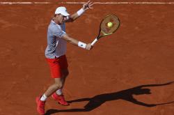 爱游戏官方入口-包含世界网球队险胜法国网球队，费德勒三分雨点燃全场的词条