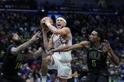 爱游戏娱乐-独行侠碾压意大利男篮，布克惊艳世界的简单介绍