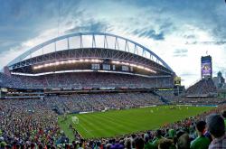 爱游戏大厅-当红黑军团跨越洲际，AC米兰的战术革命与黄喜灿的欧冠封神夜