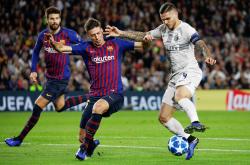 爱游戏在线-巴塞罗那苦战不懈，晋级未定之局