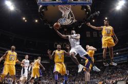 爱游戏网页版-掘金鏖战雄鹿，戈贝尔关键制胜，一场定义赛季的防守之战