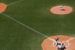 爱游戏tv-迪巴拉大场面先生本色尽显，威尔士红龙压制曼联众星