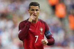 爱游戏入口-快船稳稳拿下国王，哈登关键时刻站出来，一场属于团队的胜利