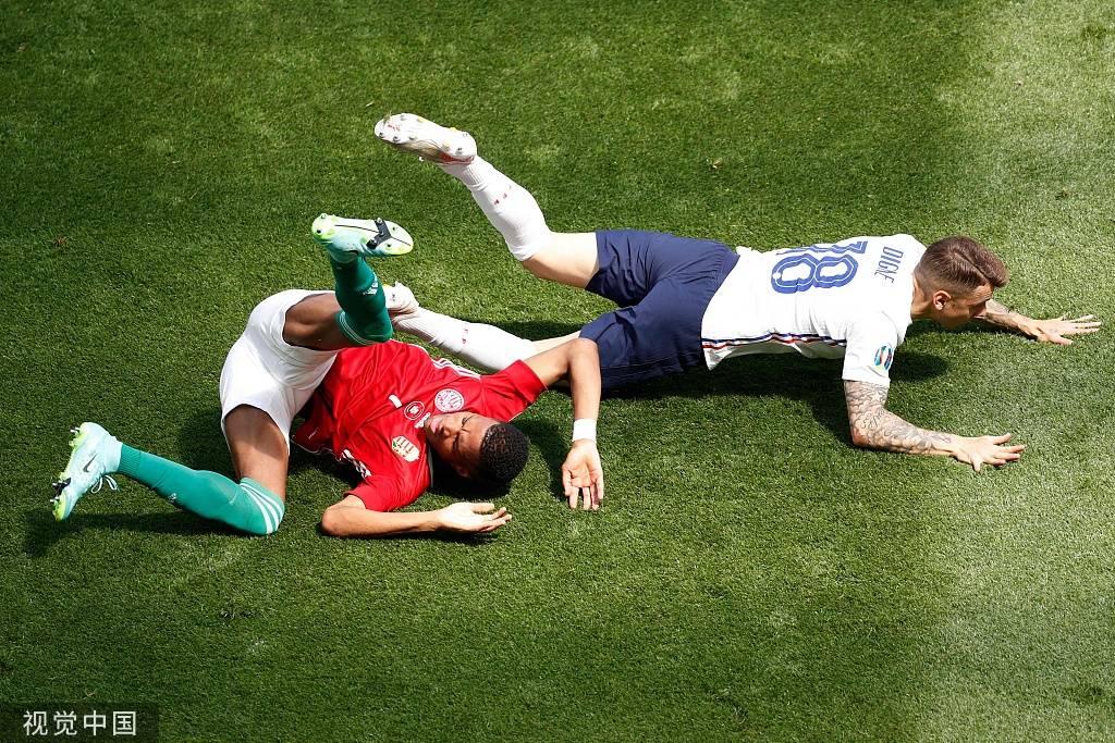 双方比分激烈对抗，胜负难料的简单介绍