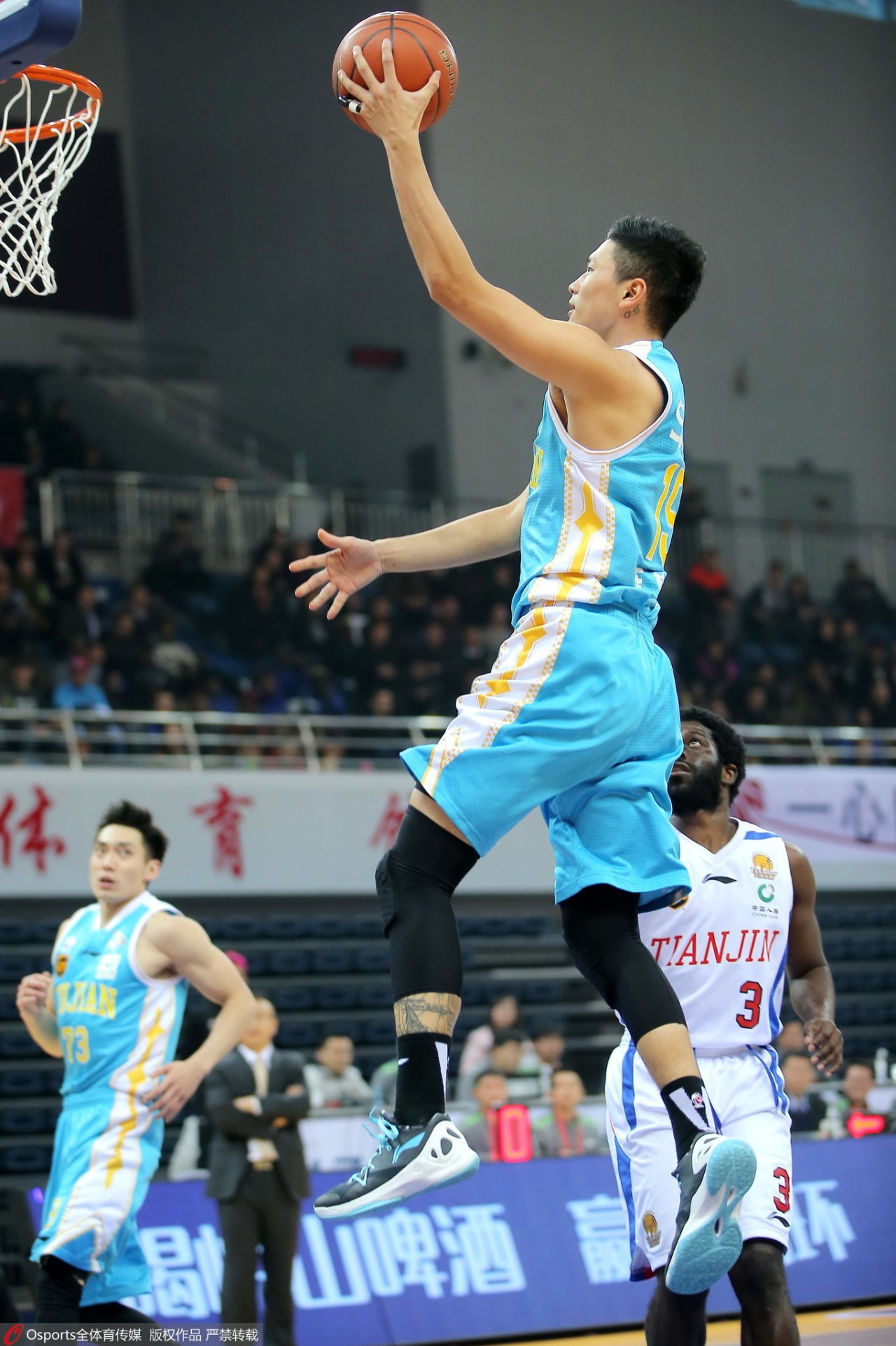 海南男篮客场取胜，稳守领先优势