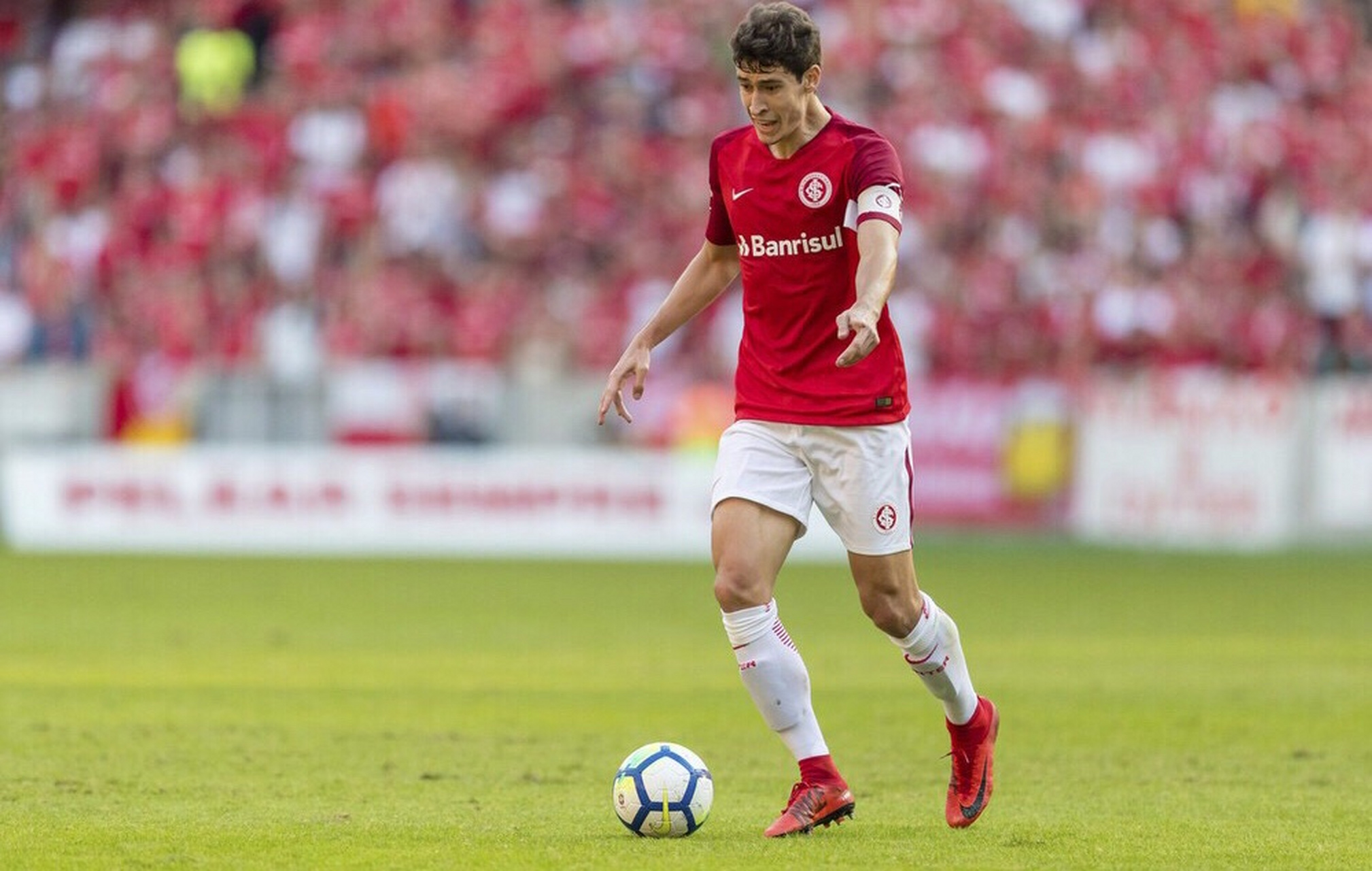 包含罗马尼亚胜出冰岛，小组排名有望晋级形式上的词条