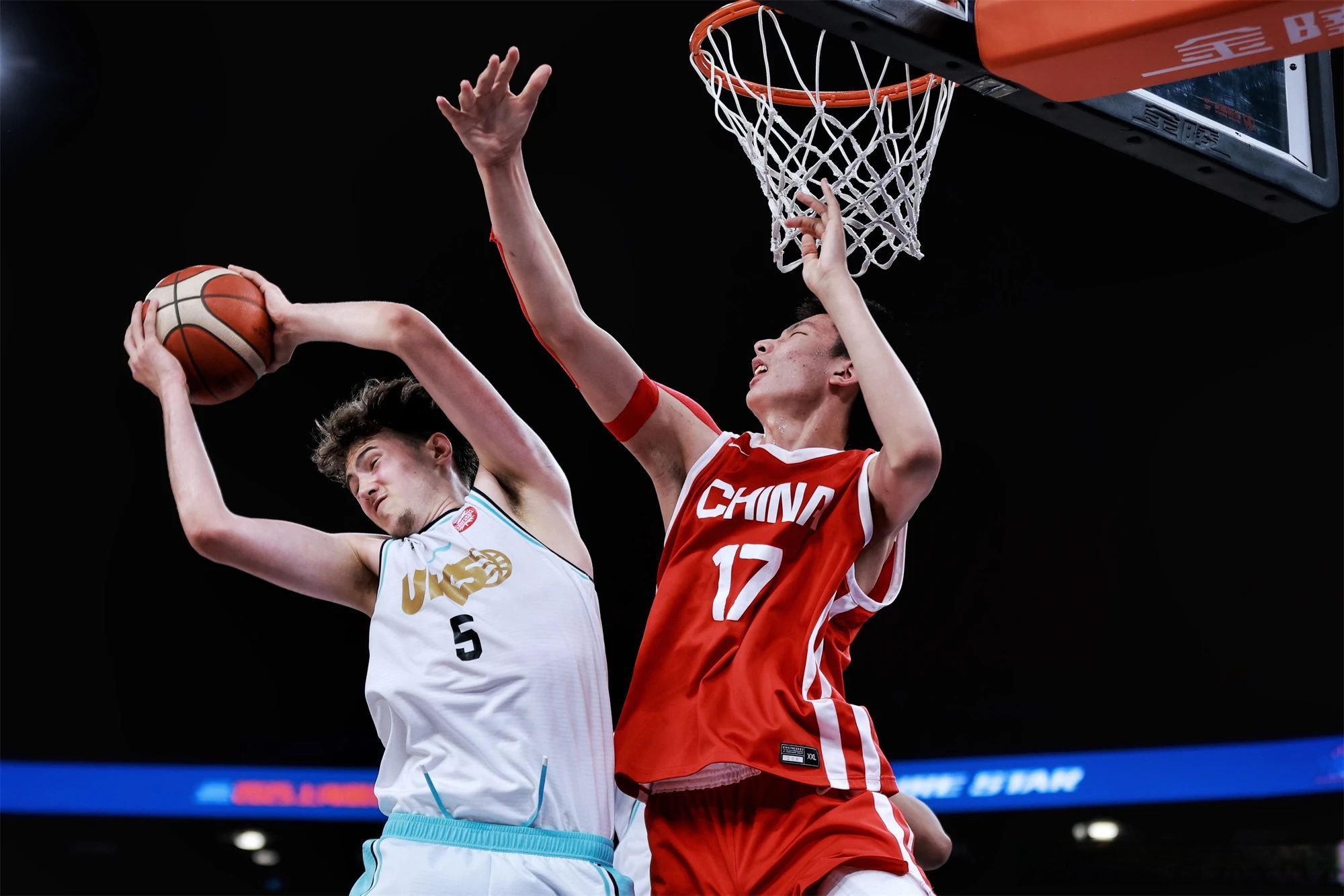 包含男子篮球冠军争夺赛,常规赛争分夺秒的词条 包含男子篮球冠军争夺赛,常规赛争分夺秒的词条