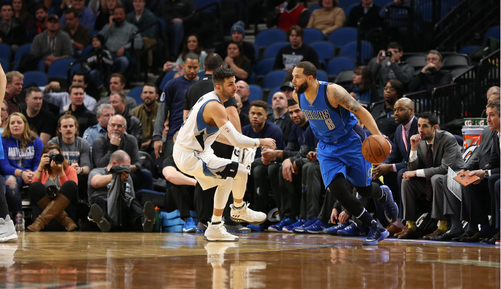 小牛主场胜快船，唐斯弹跳暴扣的简单介绍