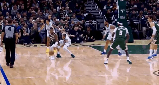 公牛完胜阿根廷男篮,利拉德制霸全场的简单介绍 公牛完胜阿根廷男篮,利拉德制霸全场的简单介绍