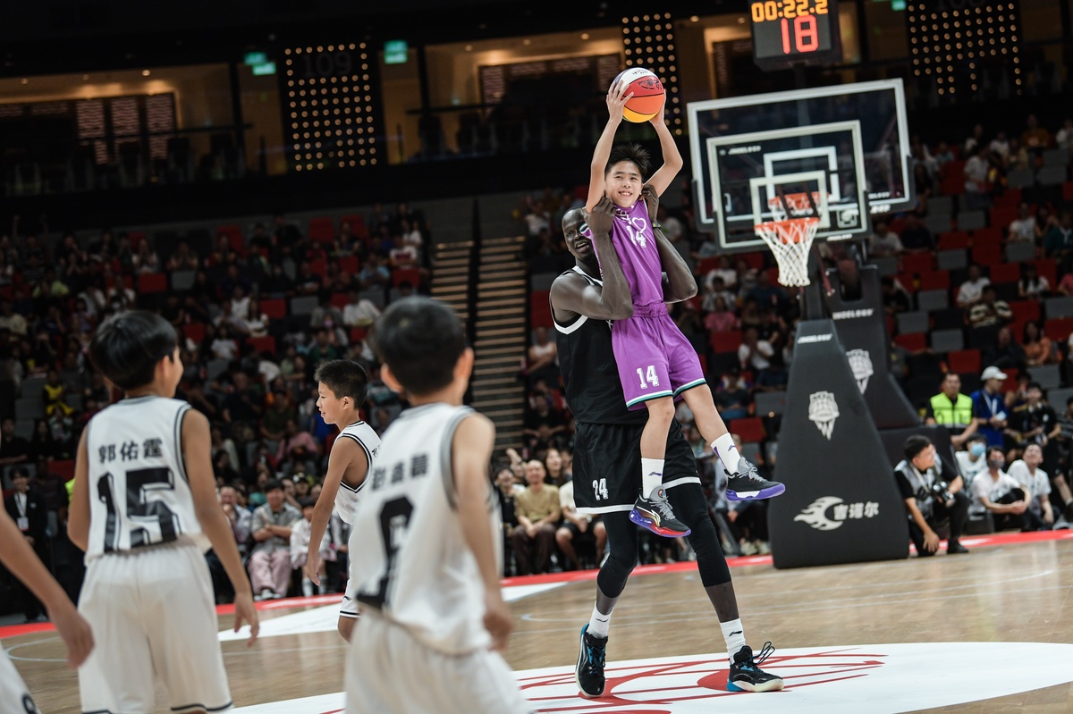 NBA球员参加慈善篮球比赛 NBA球员参加慈善篮球比赛