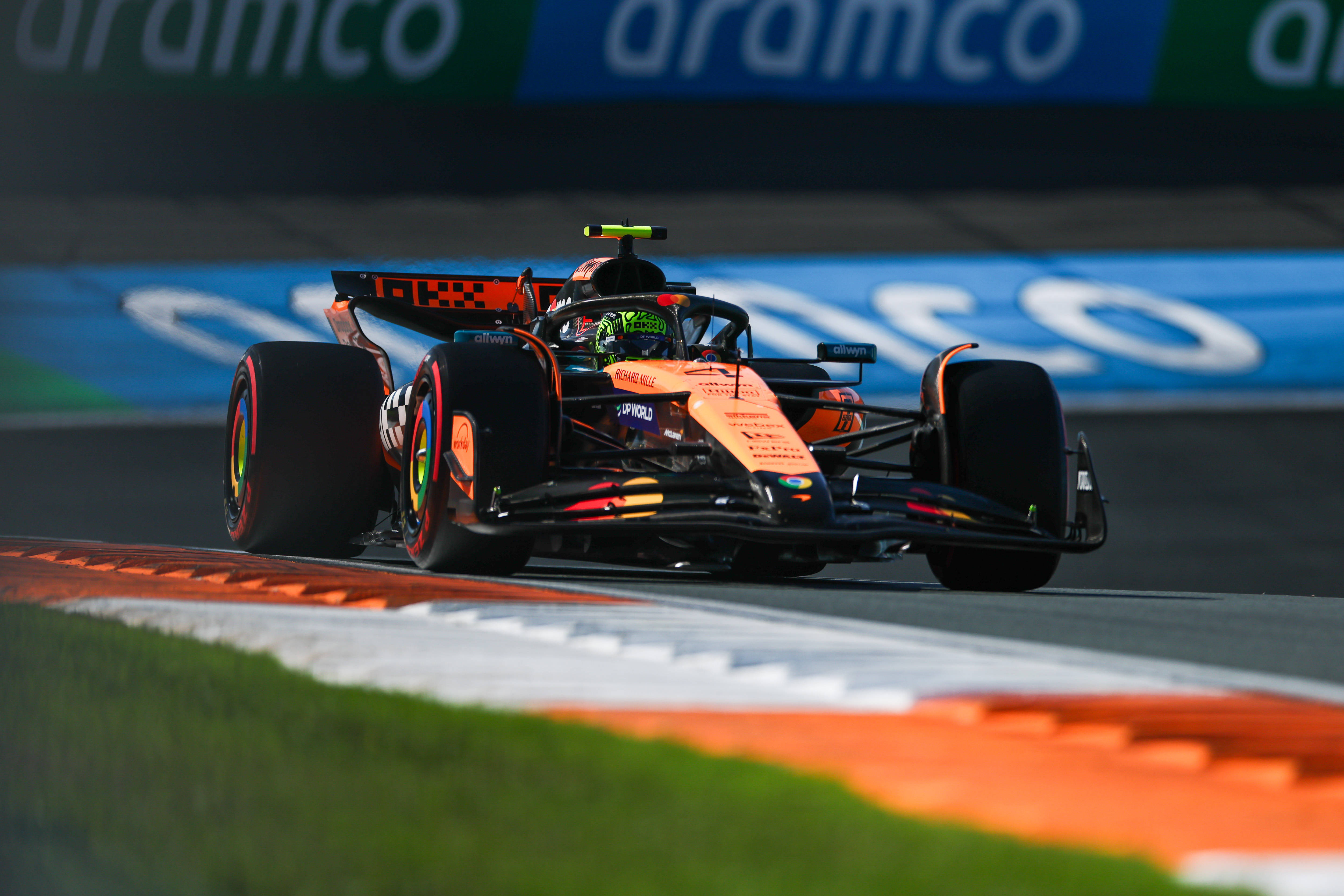 包含迈凯伦翻盘红牛二队,皮亚斯特里点燃赛场的词条 包含迈凯伦翻盘红牛二队,皮亚斯特里点燃赛场的词条