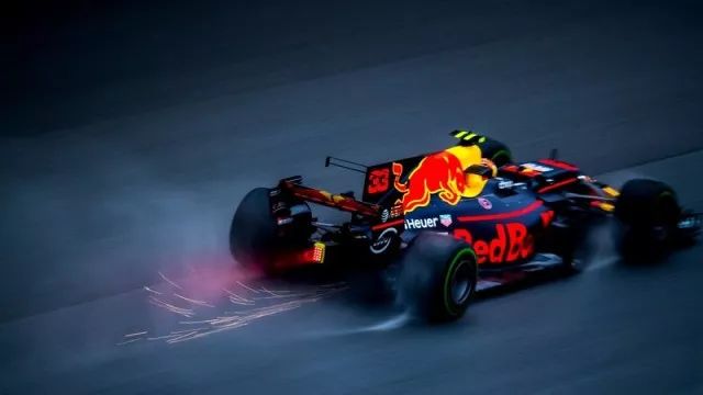 雷诺车队翻盘阿斯顿马丁，拉塞尔统治全场的简单介绍