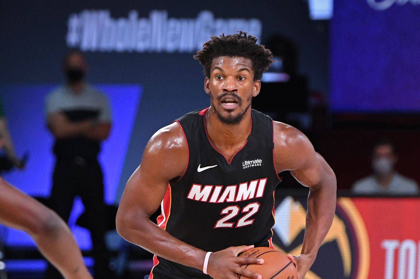 包含凯尔特人B队绝地反击公牛，布克完成帽子戏法的词条