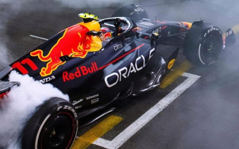 红牛二队横扫梅赛德斯,维斯塔潘点燃赛场的简单介绍 红牛二队横扫梅赛德斯,维斯塔潘点燃赛场的简单介绍