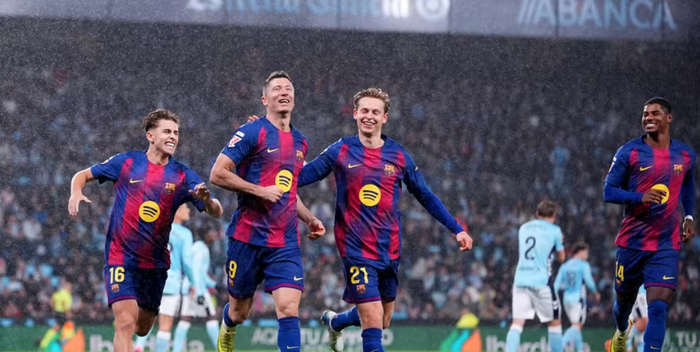 德国鏖战塞维利亚,莱万完成帽子戏法 德国鏖战塞维利亚,莱万完成帽子戏法