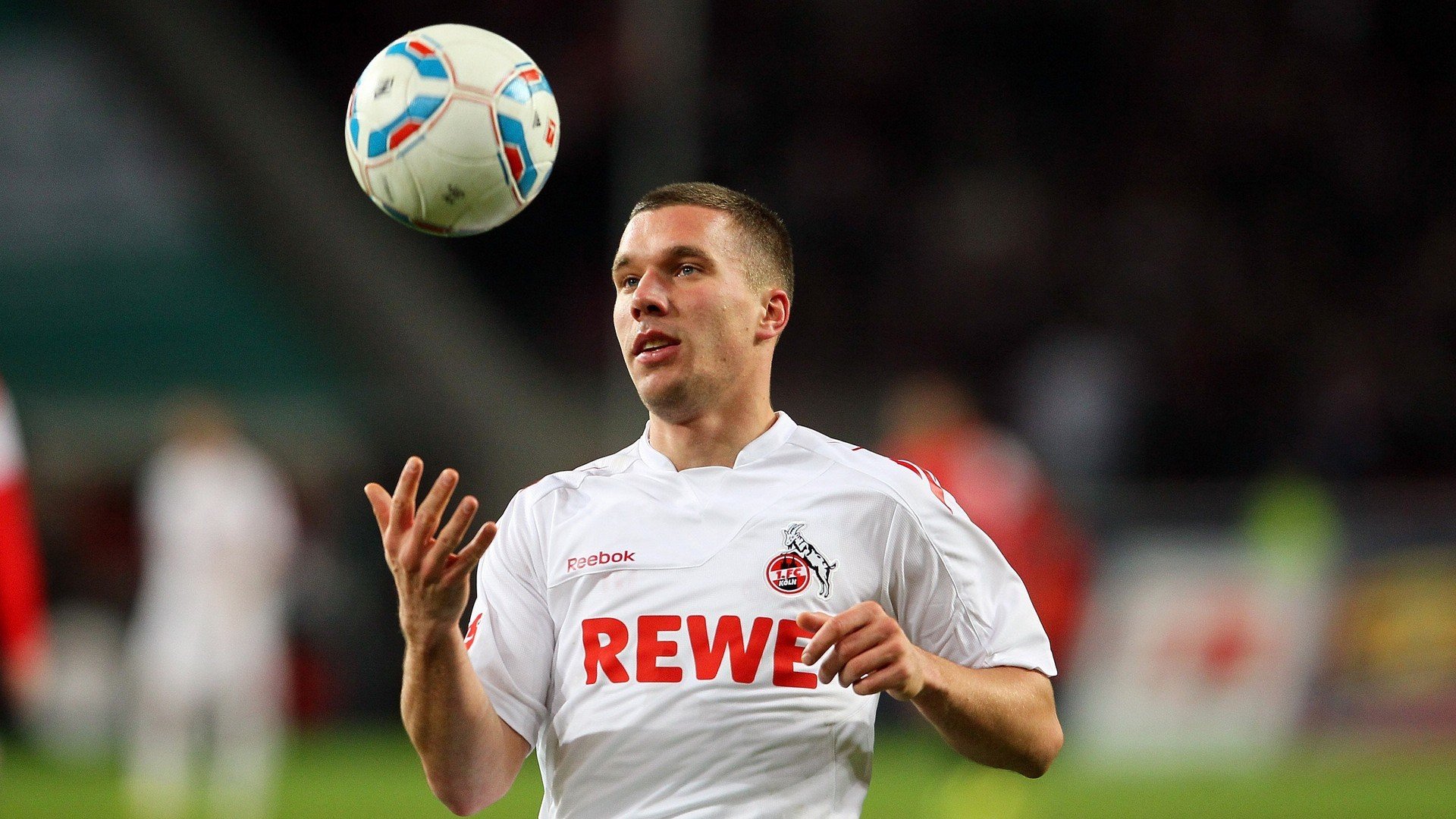 绿茵与硬木的交响，当德甲争冠战遇上湖人得分狂潮