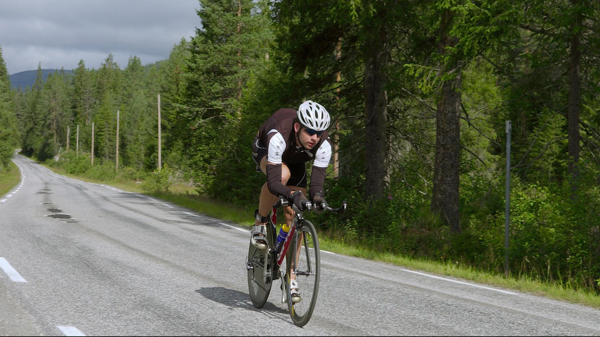 格列兹曼点燃赛场，希腊硬仗险胜瑞典，一场技术与意志的较量
