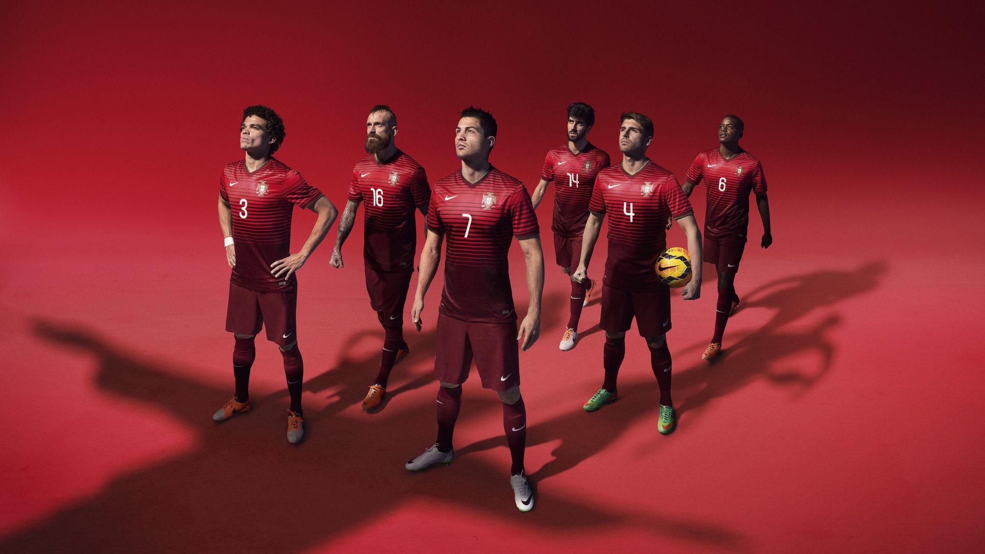 赛道上的独舞，爱德华兹在F1揭幕战之夜的压制级表演